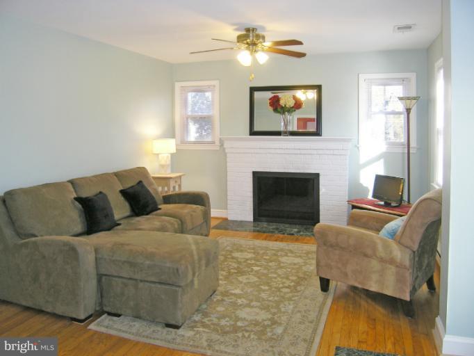 10212 Procter Street Silver Spring, MD 20901 - Photo 3 of 18 Living Room