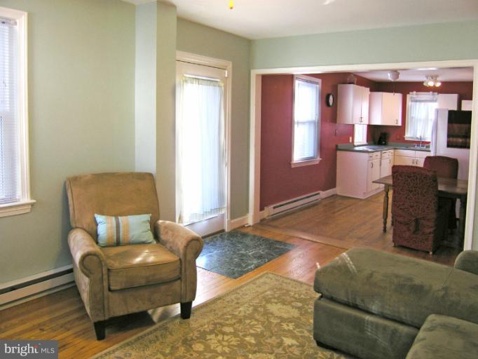 10212 Procter Street Silver Spring, MD 20901 - Photo 5 of 18 Living Room