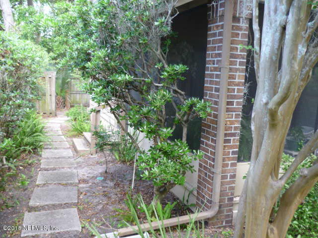 5437 Fort Caroline Road Jacksonville, FL 32277 - Photo 3 of 32 Side Yard
