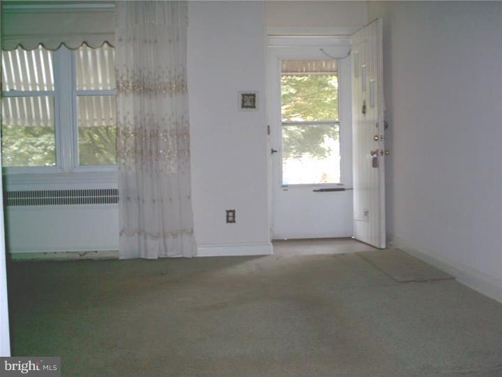 121 Normandy Road Upper Darby, PA 19082 - Photo 3 of 15 Living Room