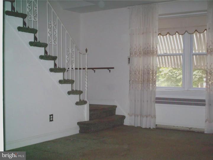 121 Normandy Road Upper Darby, PA 19082 - Photo 4 of 15 Living Room