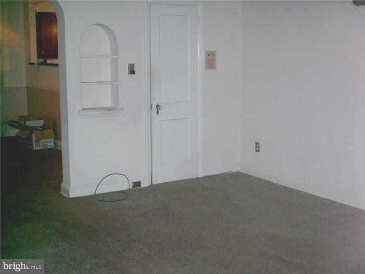 121 Normandy Road Upper Darby, PA 19082 - Photo 5 of 15 Living Room