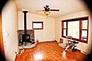 N1520 Spring Glen Road Menominee, WI 54135 - Photo 16 of 44 Living Room