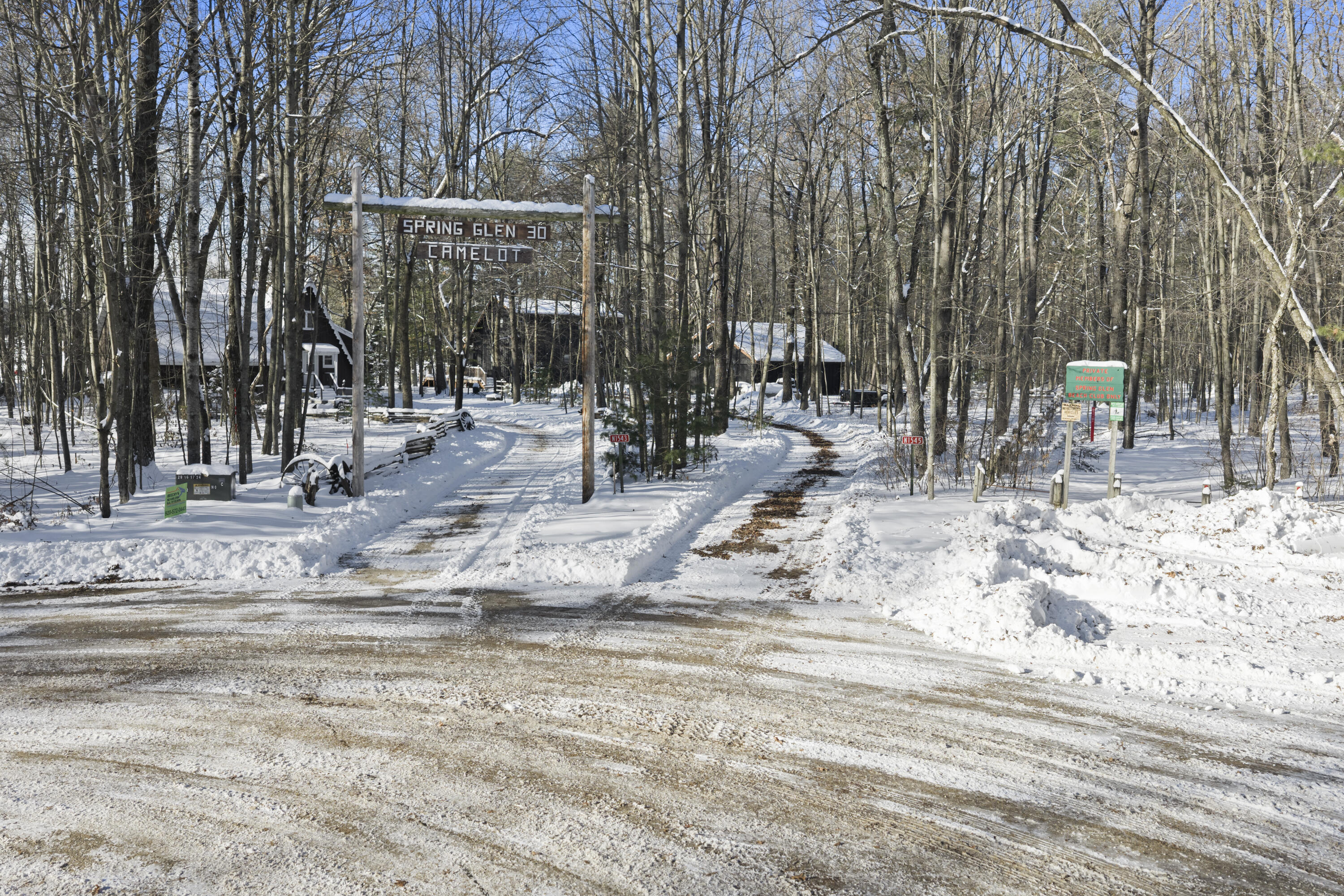 N1520 Spring Glen Road Menominee, WI 54135 - Photo 43 of 55 DJI_20251211112405_0114_D-FULL