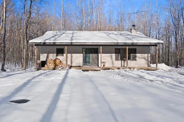 $275,000 | N1520 Spring Glen Road, Menominee, WI 54135