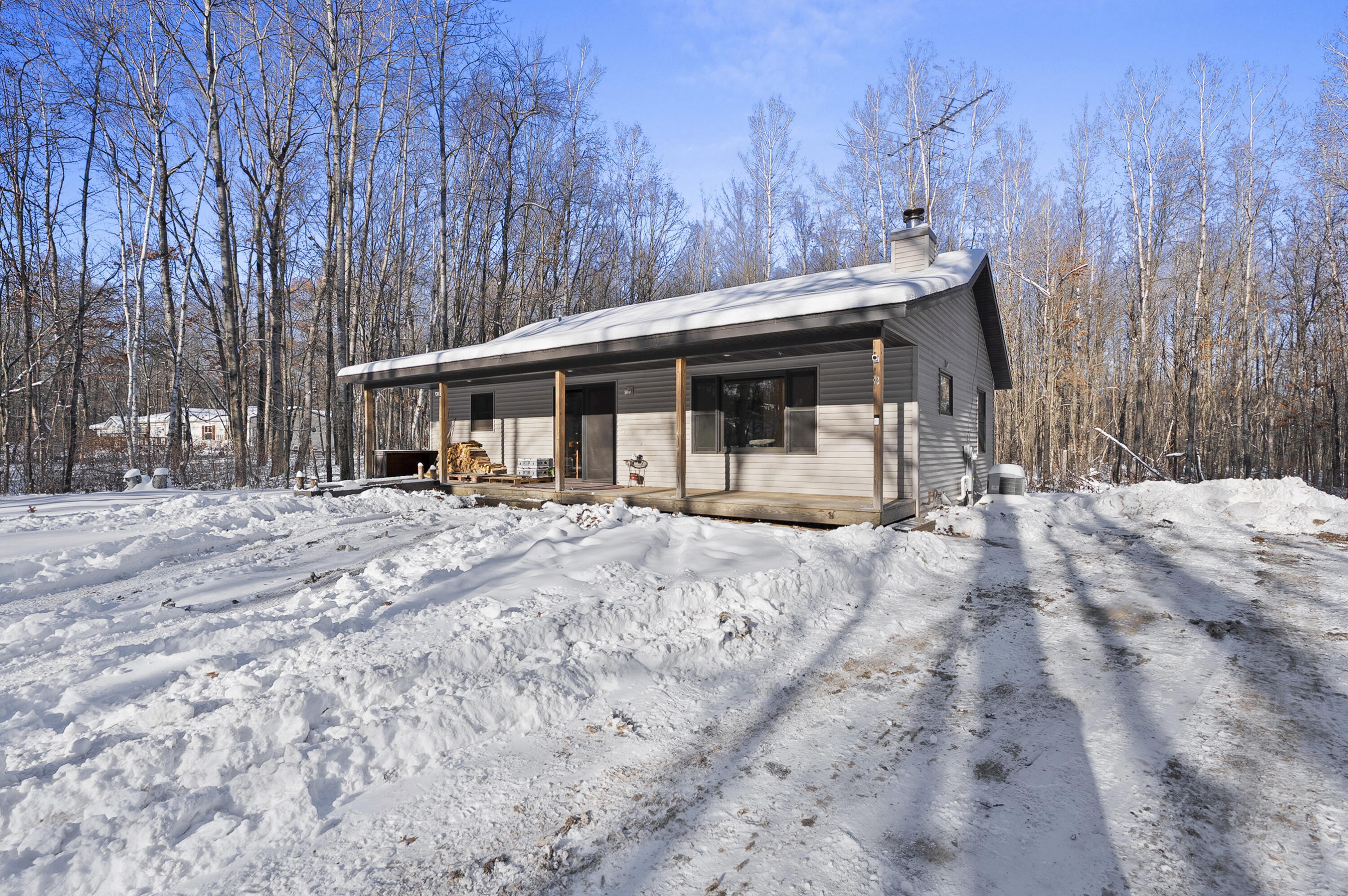 N1520 Spring Glen Road Menominee, WI 54135 - Photo 47 of 55 Front
