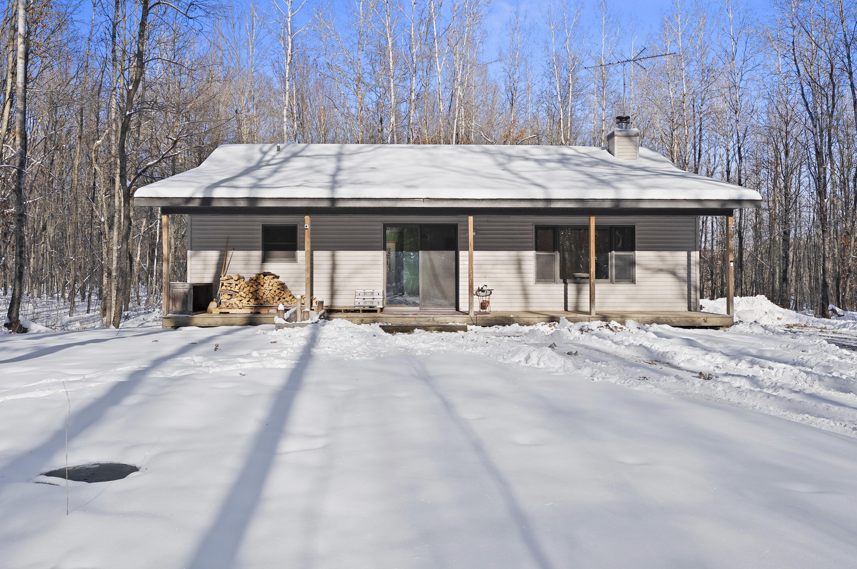 N1520 Spring Glen Road Menominee, WI 54135 - Photo 48 of 55 Covered Porch!