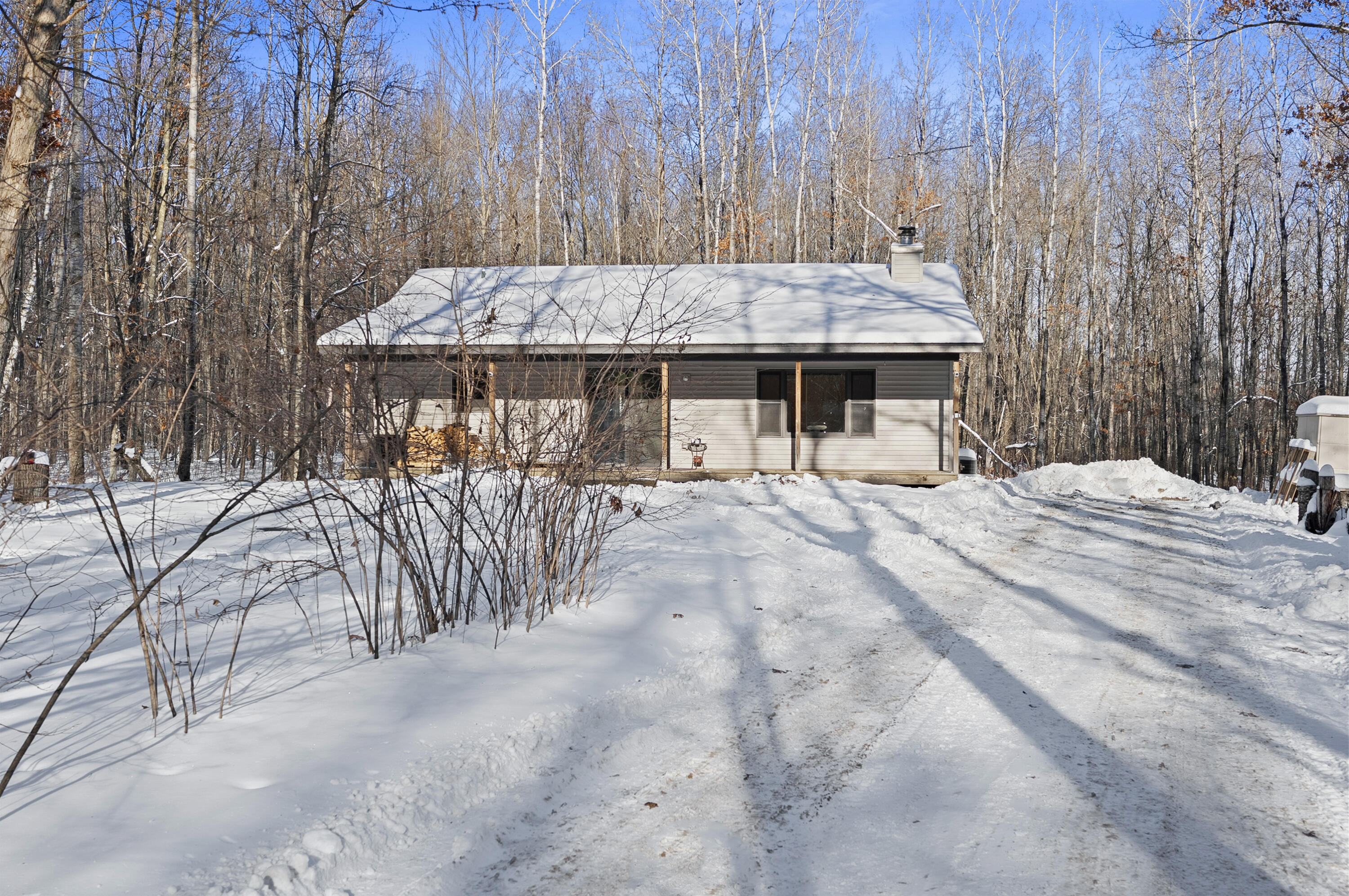 N1520 Spring Glen Road Menominee, WI 54135 - Photo 54 of 55 Front