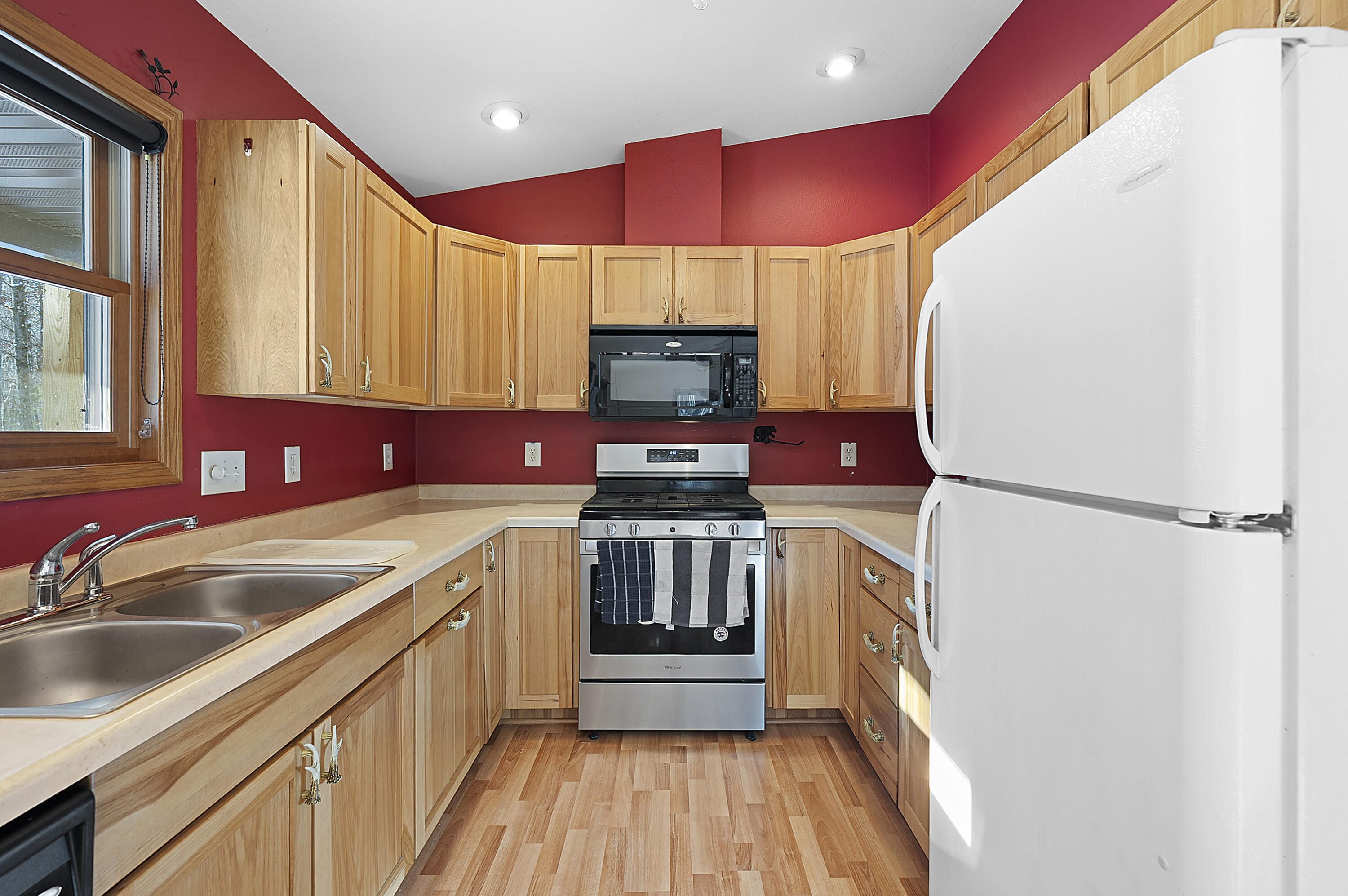 N1520 Spring Glen Road Menominee, WI 54135 - Photo 7 of 55 Kitchen