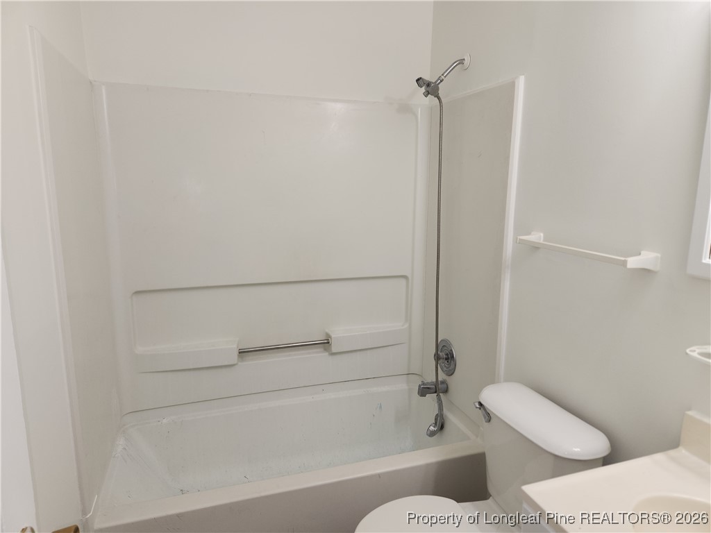 1031 Stamper Road Fayetteville, NC 28303 - Photo 6 of 11 Full bathroom