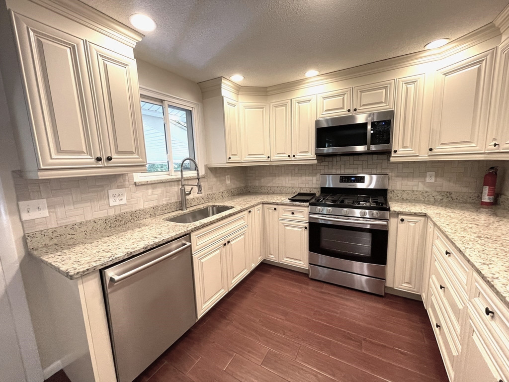 11 Jodie Road Framingham, MA 01702 - Photo 8 of 42 Gallery Image 8