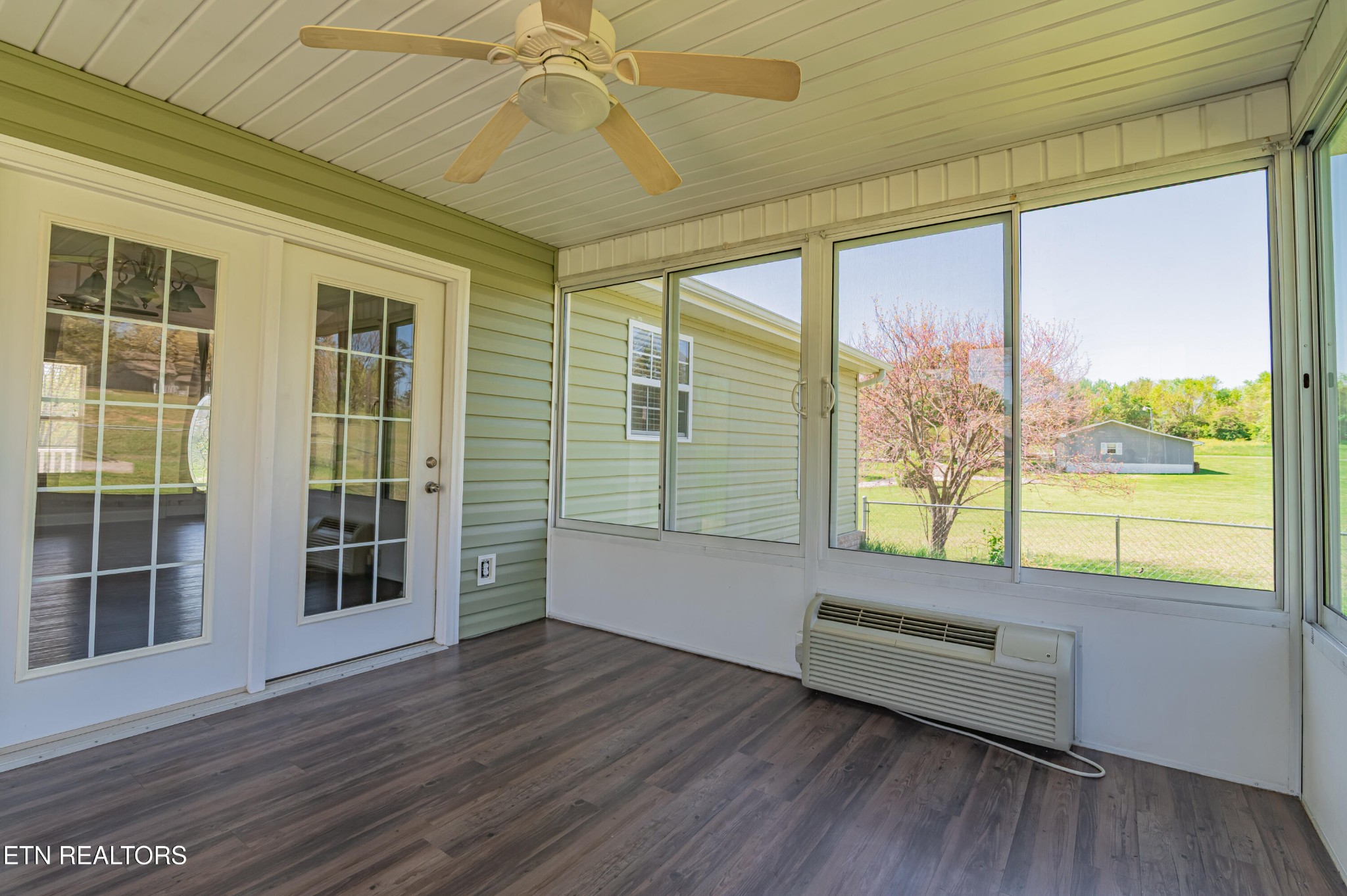 8007 Tazewell Pike Corryton, TN 37721 - Photo 27 of 43 a room with window