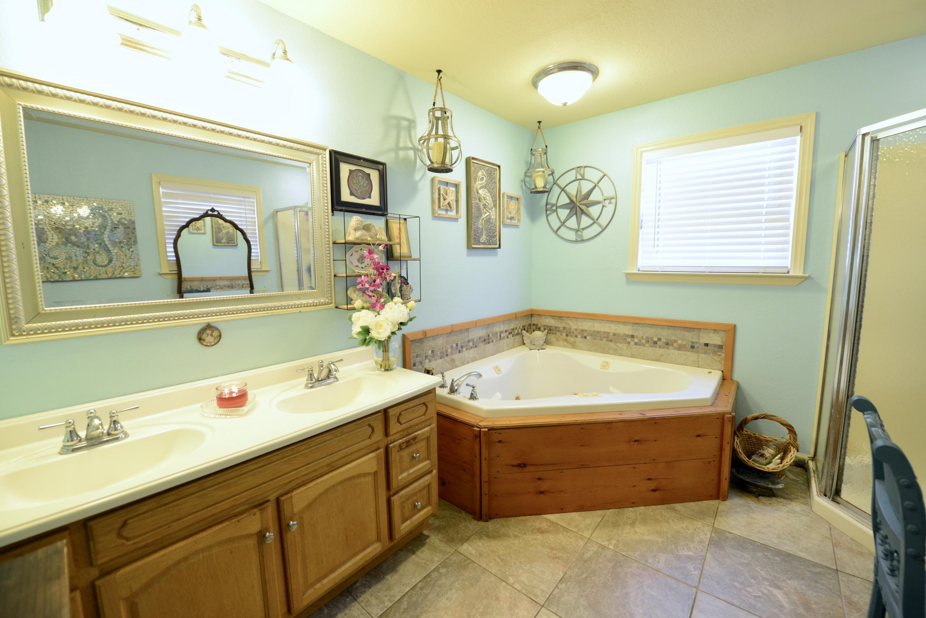 1310 Shaver Loop Road Dayton, TN 37321 - Photo 17 of 24 15-Master Bathroom 1