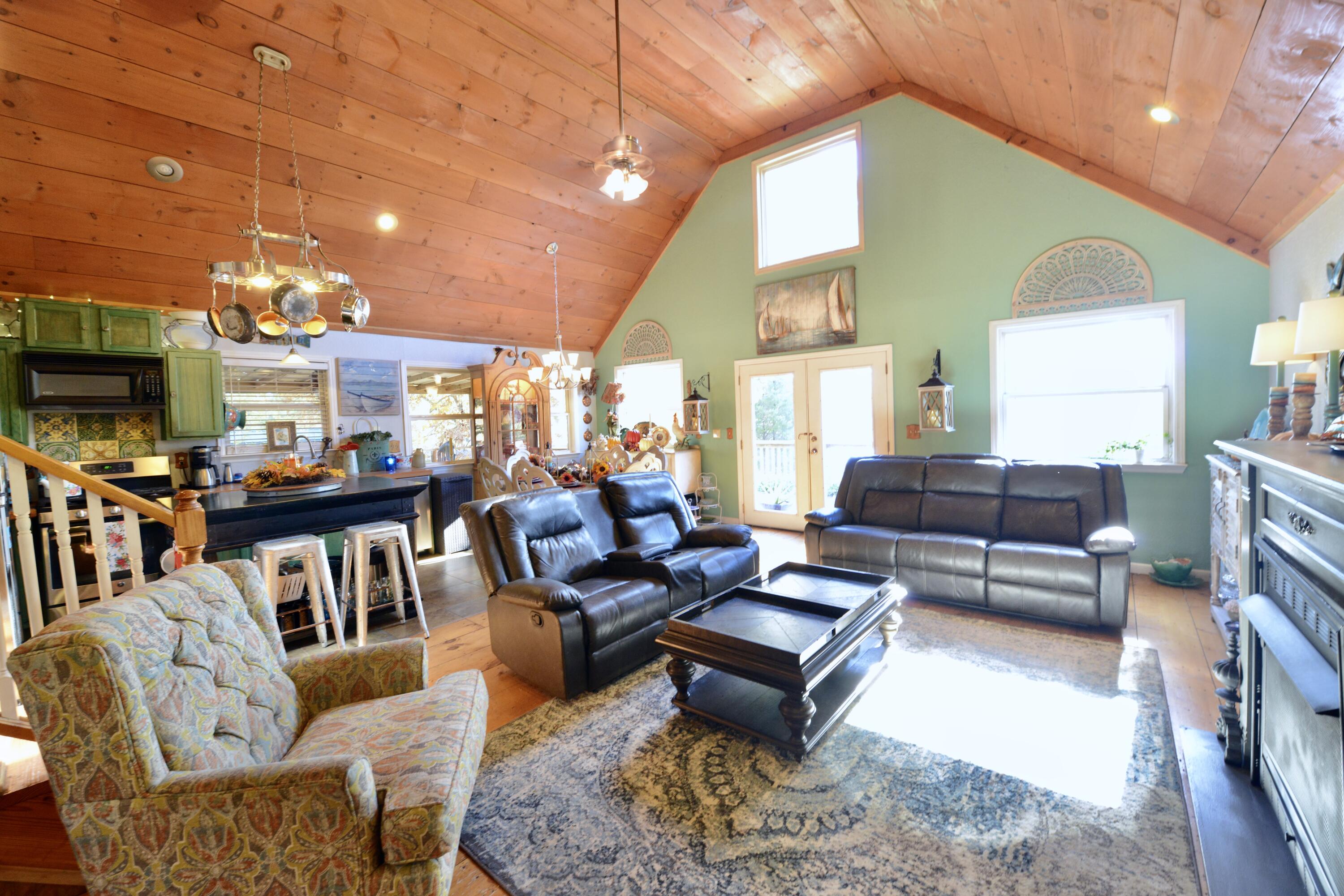 1310 Shaver Loop Road Dayton, TN 37321 - Photo 4 of 24 2-Living Room