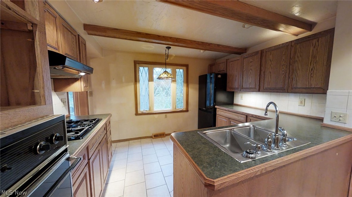 1570 Crest Road Cleveland Heights, OH 44121 - Photo 6 of 19 Kitchen
