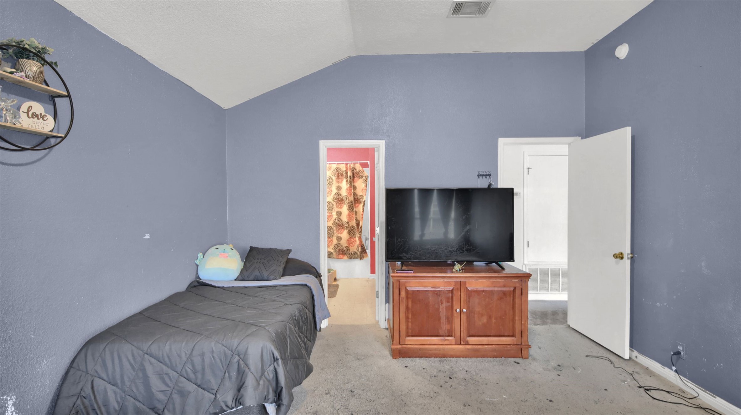 9609 Magna Carta Loop Austin, TX 78754 - Photo 18 of 30 a living room with furniture and a flat screen tv