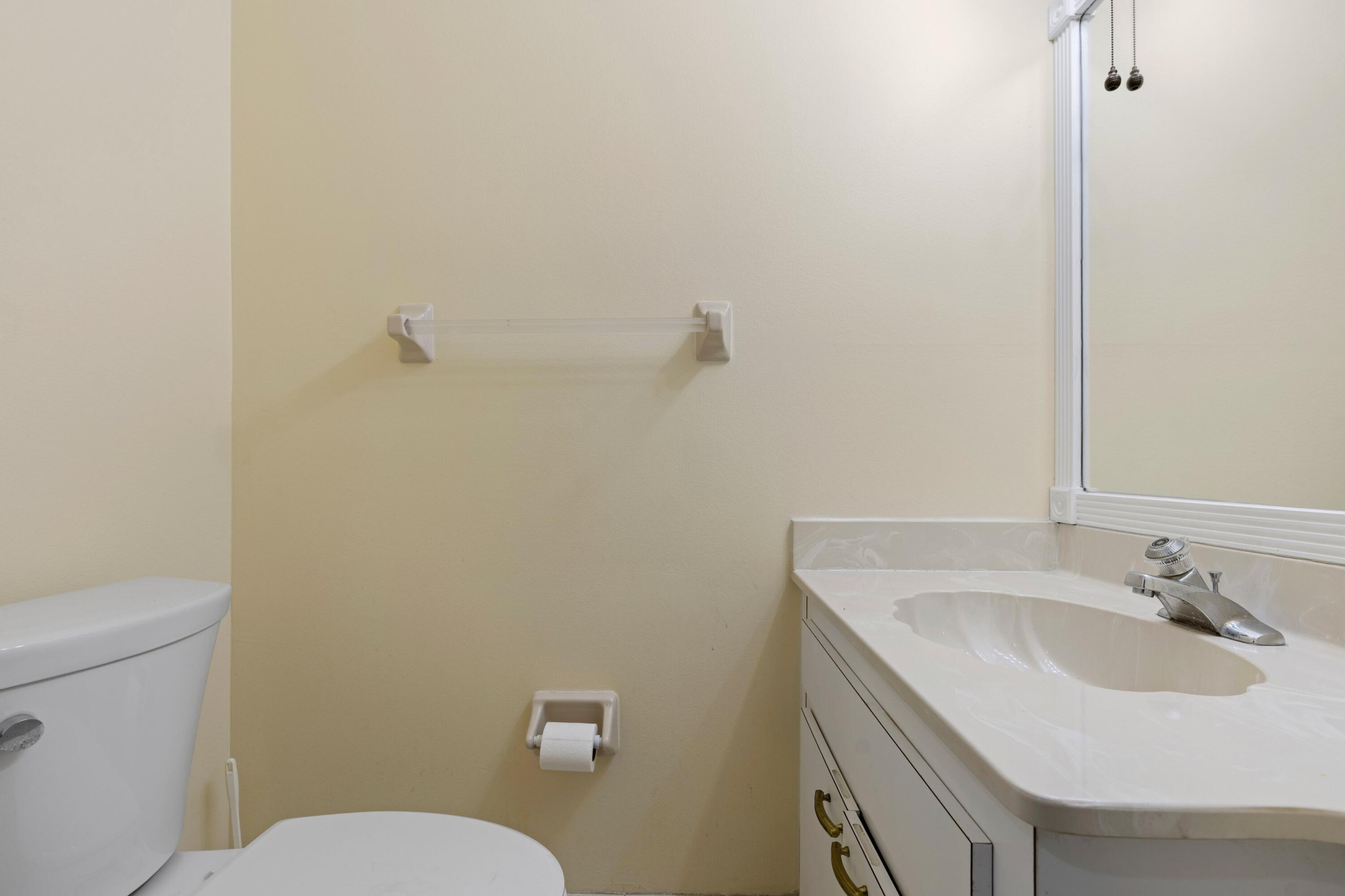 6850 Northwest 2nd Avenue, Unit 16 Boca Raton, FL 33487 - Photo 15 of 40 Bathroom 1
