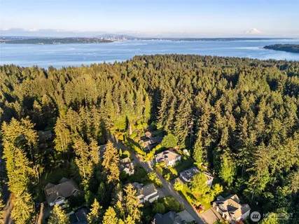 $1,695,000 | 9545 Idel Weiss Lane, Bainbridge Island, WA 98110