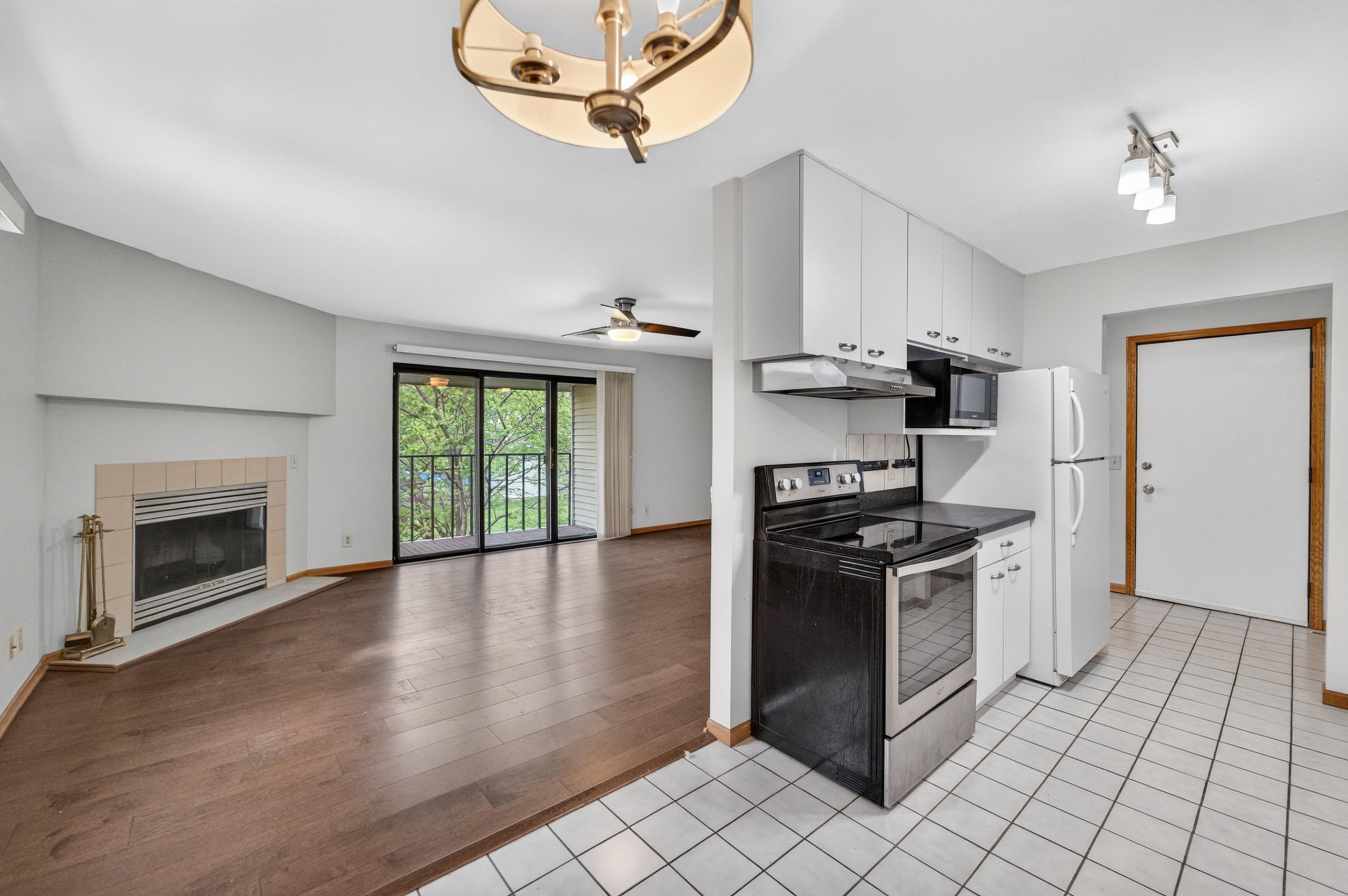 5548 Century, Unit 4 Middleton, WI 53562 - Photo 5 of 27