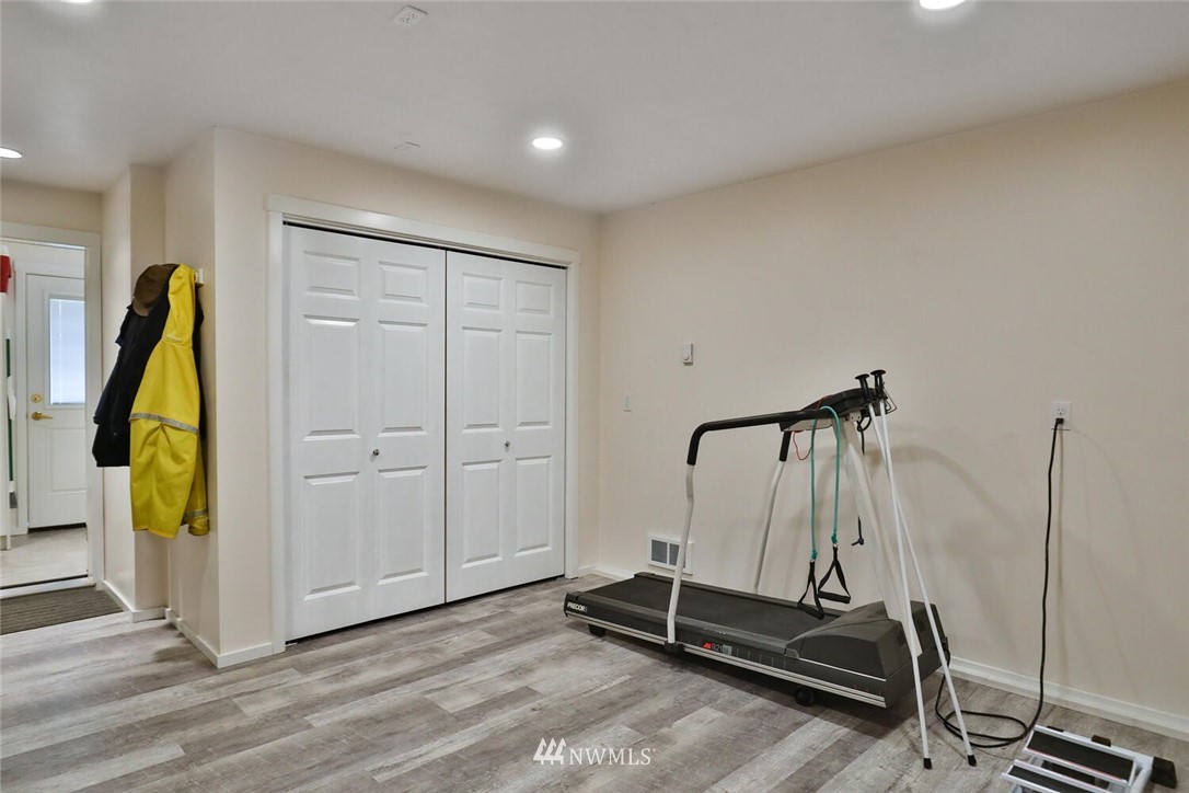 10417 Northeast 187th Street Bothell, WA 98011 - Photo 23 of 29 Gallery Image 23