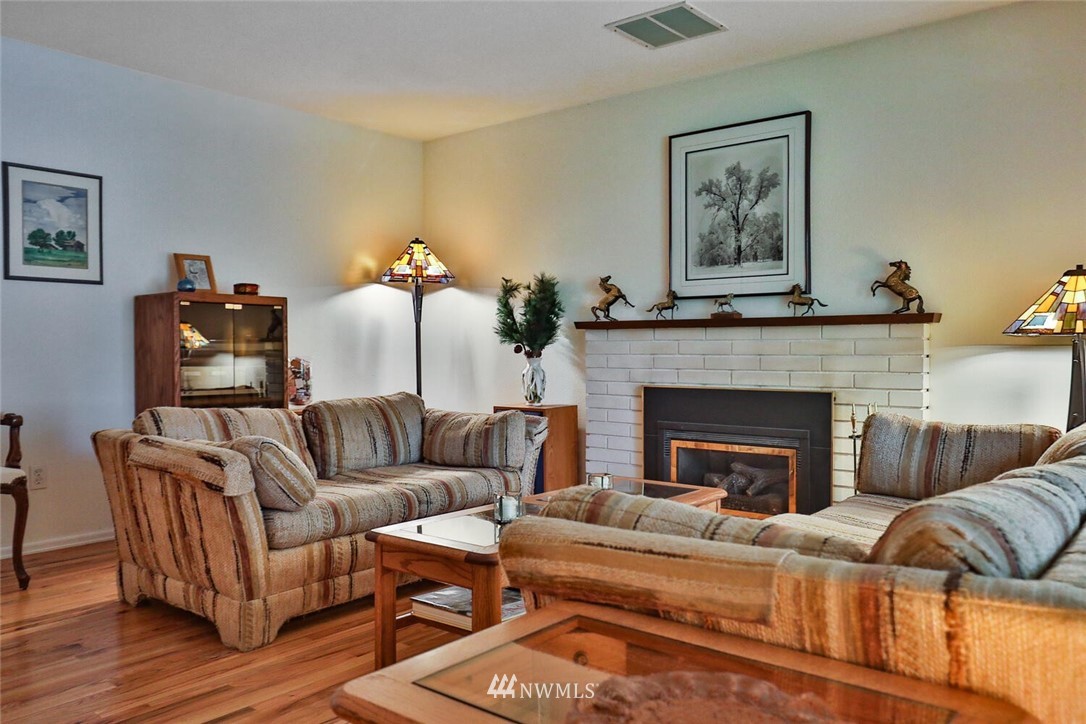 10417 Northeast 187th Street Bothell, WA 98011 - Photo 6 of 29 Gallery Image 6