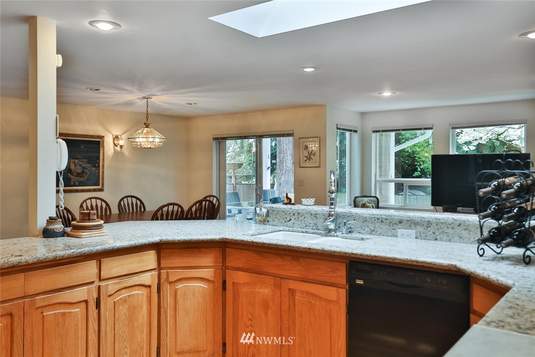 10417 Northeast 187th Street Bothell, WA 98011 - Photo 9 of 29 Gallery Image 9