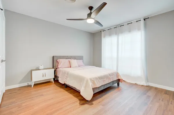 $1,800 | 2701 Bellefontaine, Unit B1, Houston, TX 77025