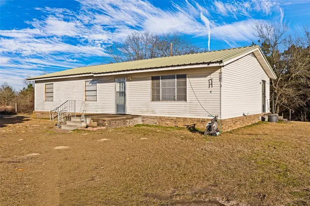 a view of a livingroom with furniture