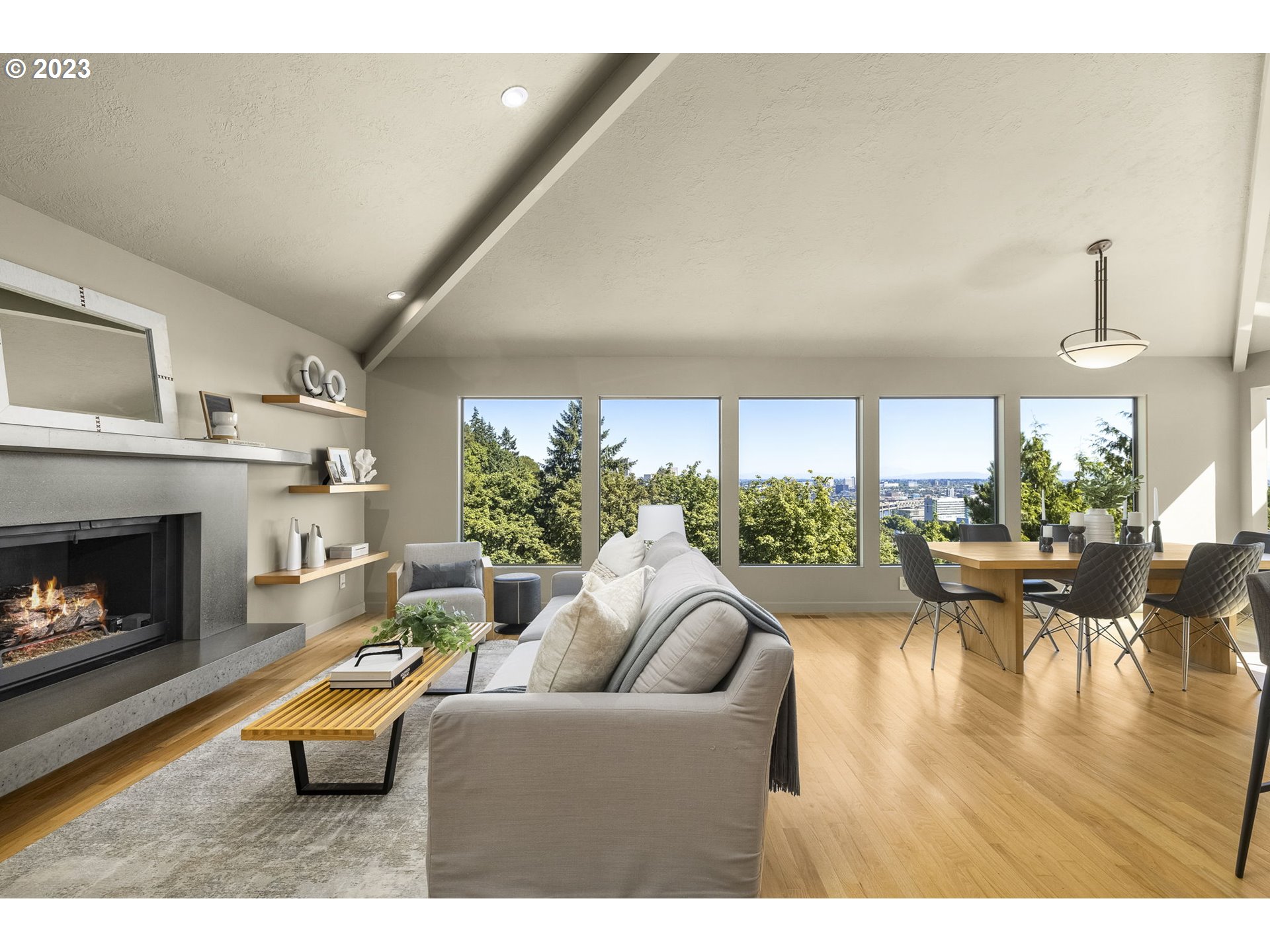 3986 Southwest Condor Avenue Portland, OR 97239 - Photo 7 of 48 Living Room