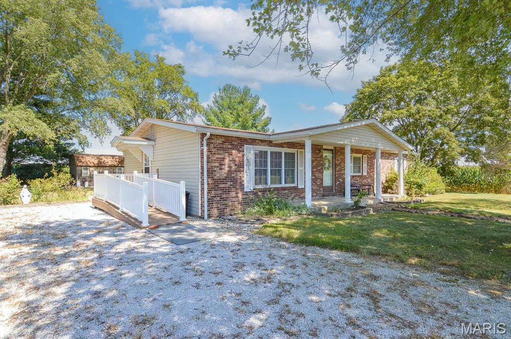 5451 Club Congress Road Waterloo, IL 62298 - Photo 4 of 40