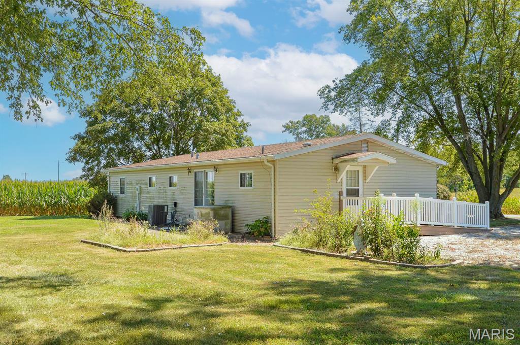 5451 Club Congress Road Waterloo, IL 62298 - Photo 6 of 40