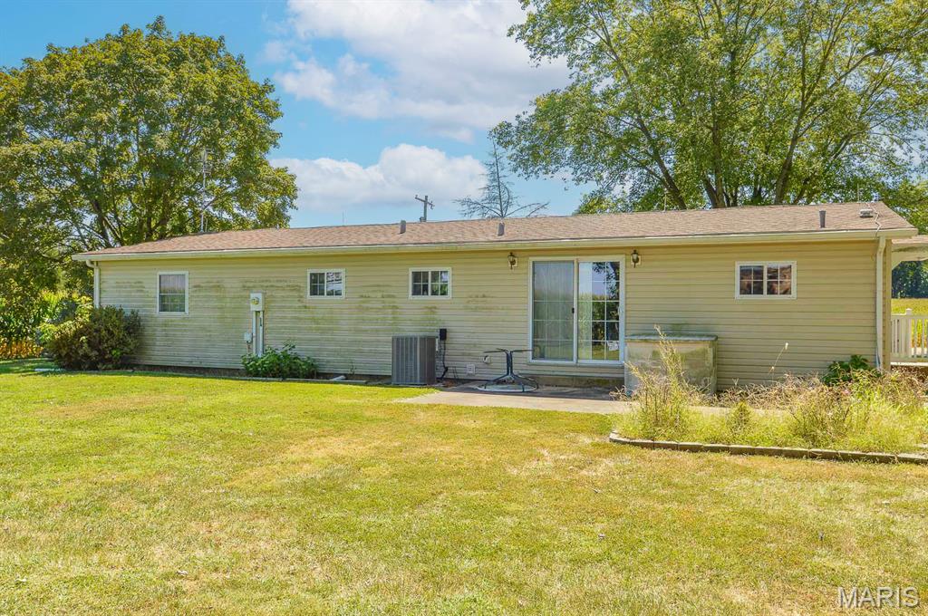 5451 Club Congress Road Waterloo, IL 62298 - Photo 7 of 40