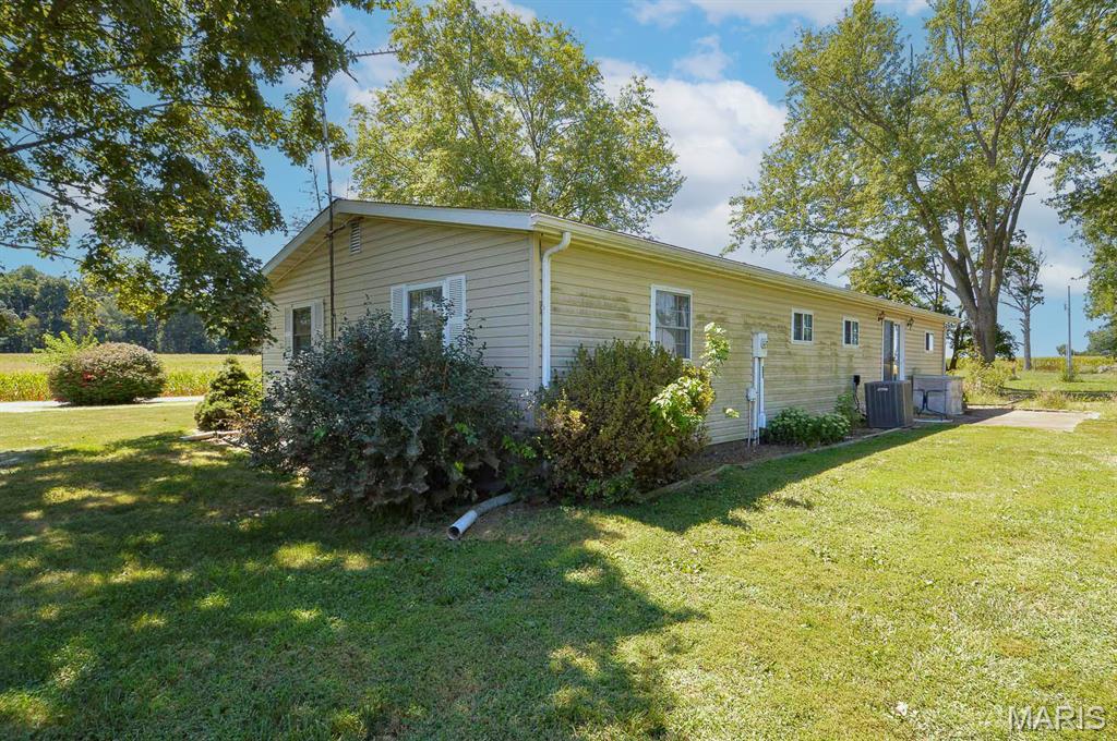 5451 Club Congress Road Waterloo, IL 62298 - Photo 10 of 40