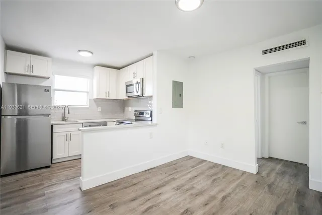 $1,700 | 1950 Northwest 2nd Court, Unit 7, Miami, FL 33136