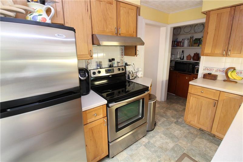 37 Forest Grove Road Coraopolis, PA 15108 - Photo 8 of 21 Stainless appliances that are included in the purchase of the home.