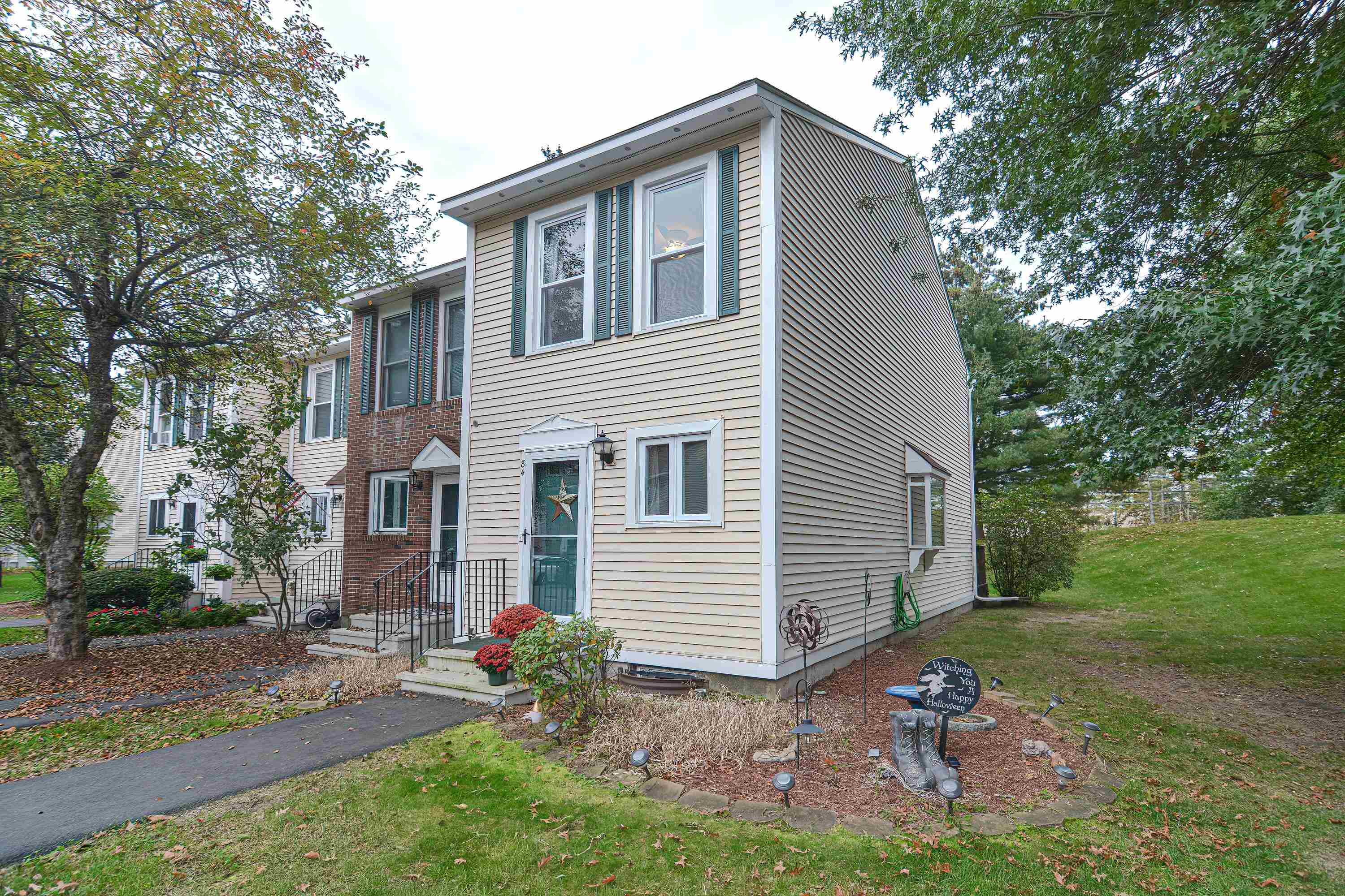 84 Shelburne Road Merrimack, NH 03054 - Photo 1 of 33
