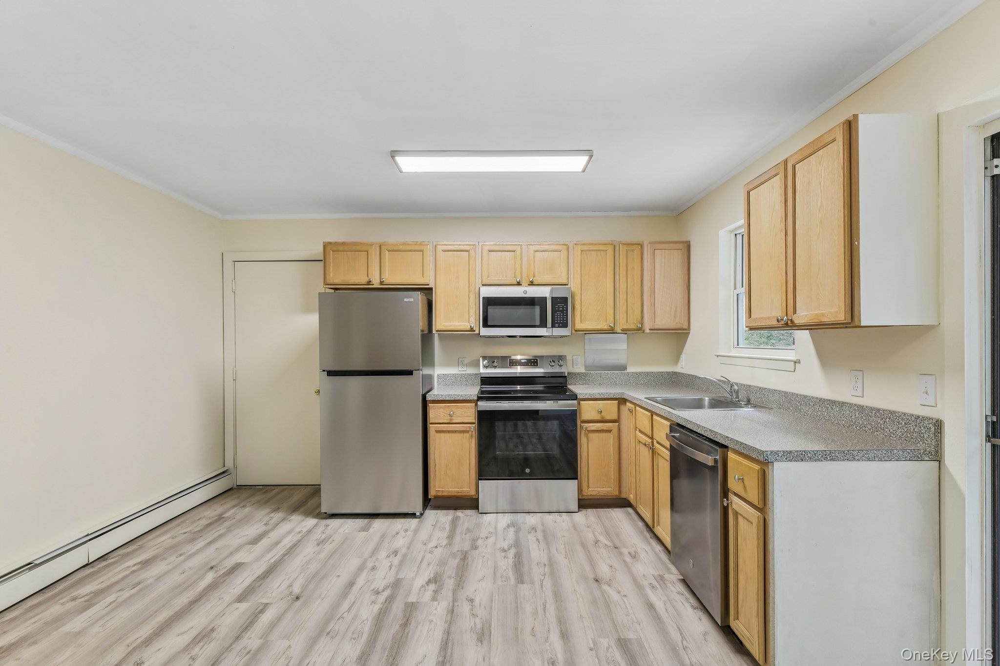 22 Red Maple Road Ridge, NY 11961 - Photo 9 of 33 Gallery Image 9