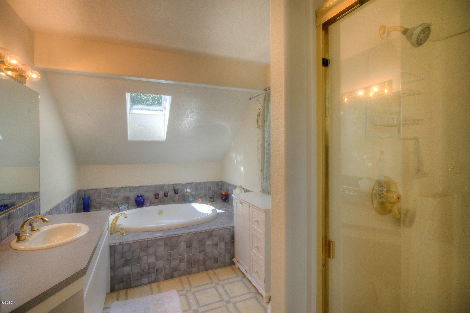 444 Hamer Road Siletz, OR 97380 - Photo 17 of 34 master bath