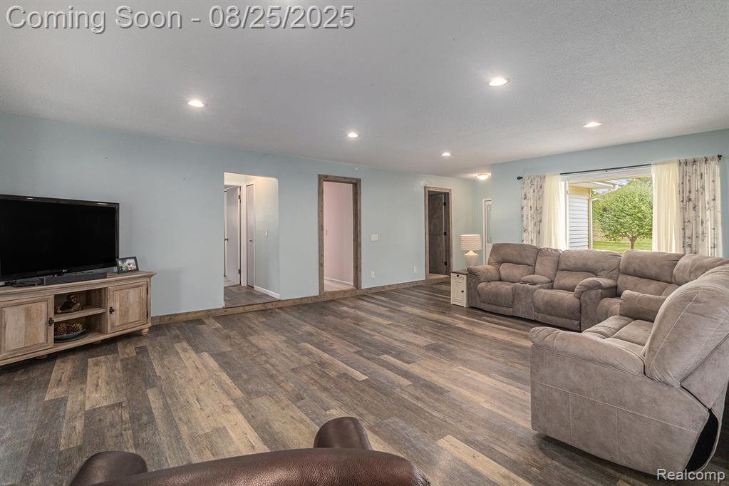 14152 North Road Fenton, MI 48430 - Photo 5 of 32