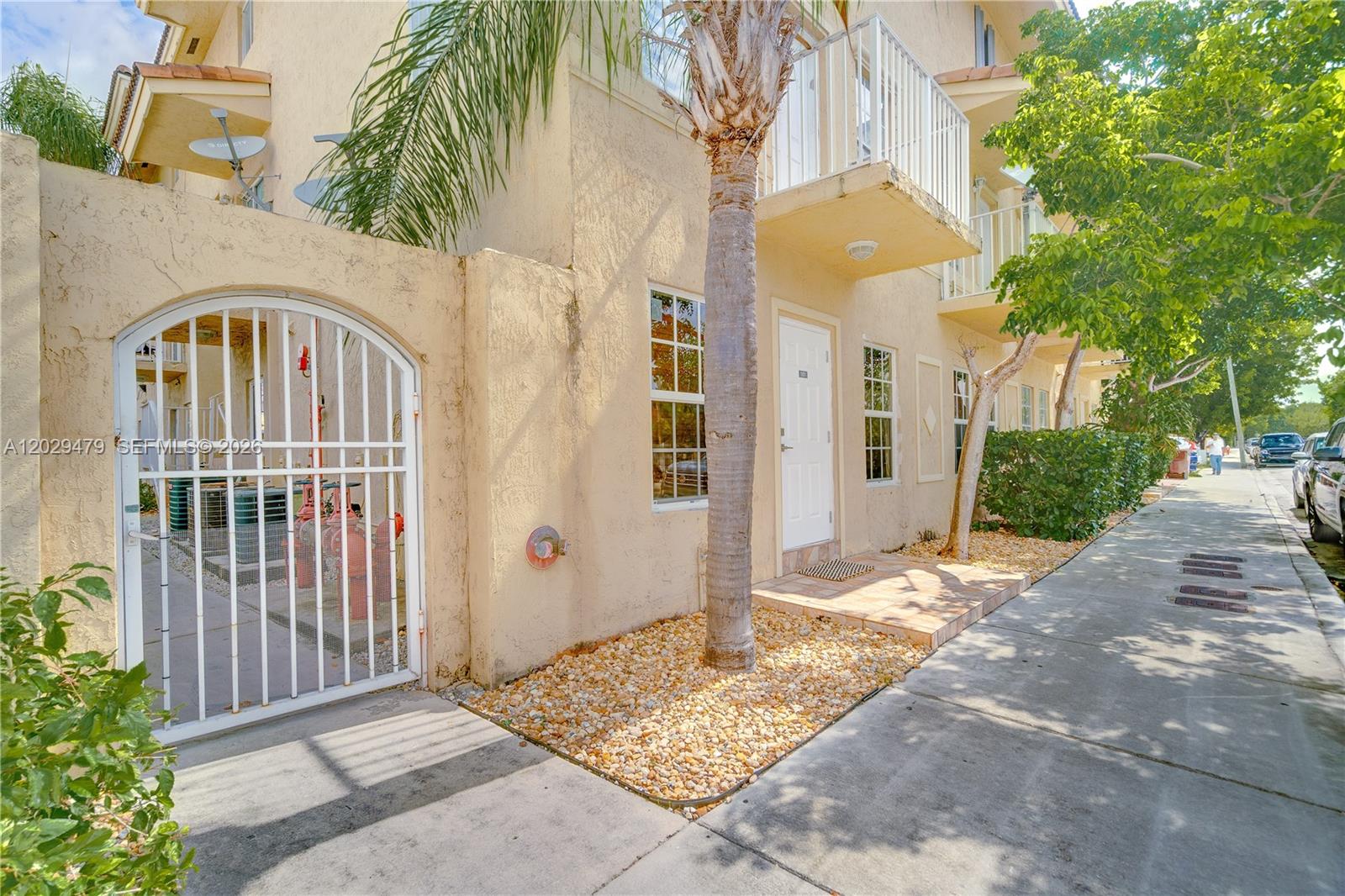 9 East 4th Street, Unit 101 Hialeah, FL 33010 - Photo 1 of 31