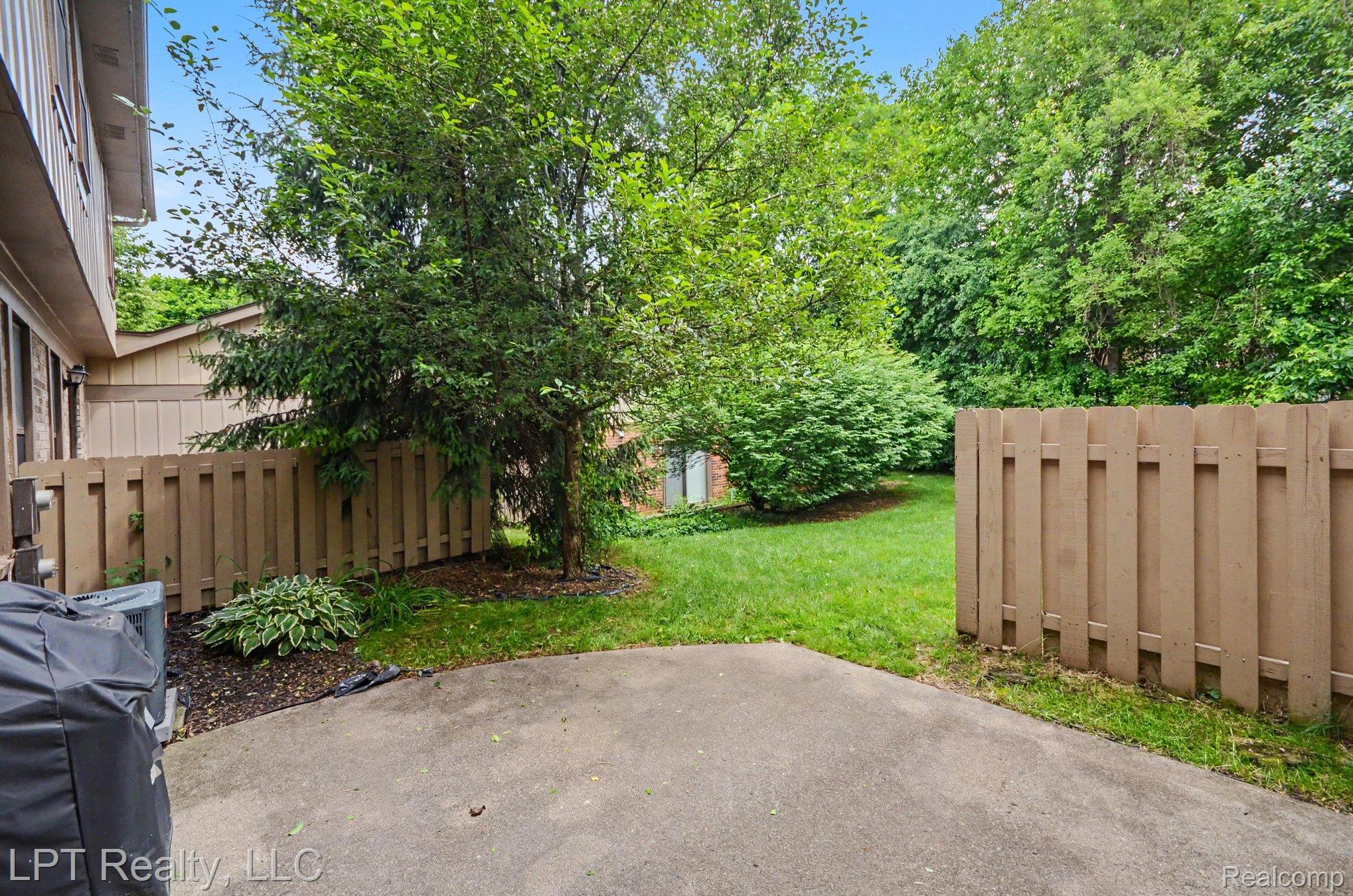 829 Langdon Court Rochester, MI 48307 - Photo 23 of 31 023_file_9983.jpg