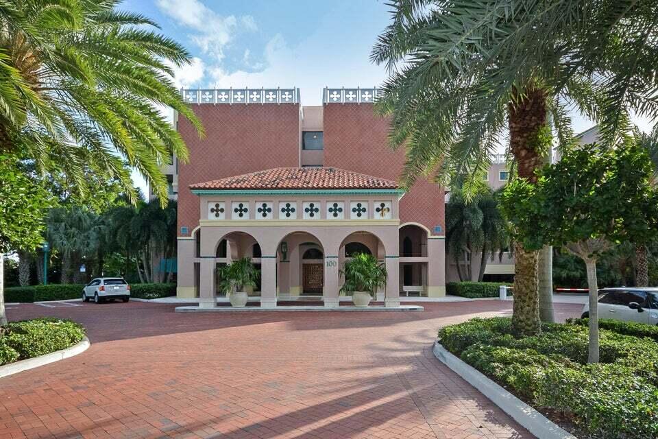 FRONT VIEW OF BUILDING