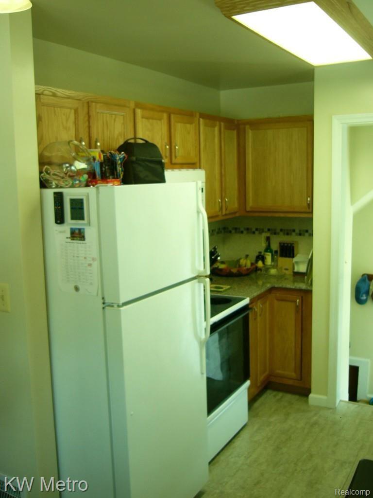 2379 Cambridge Road Berkley, MI 48072 - Photo 6 of 17 Updated kitchen