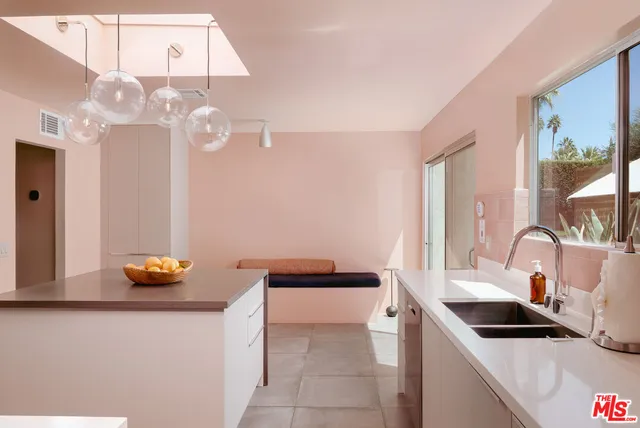 $2,550,000 | 550 North Arquilla Road, Palm Springs, CA 92262