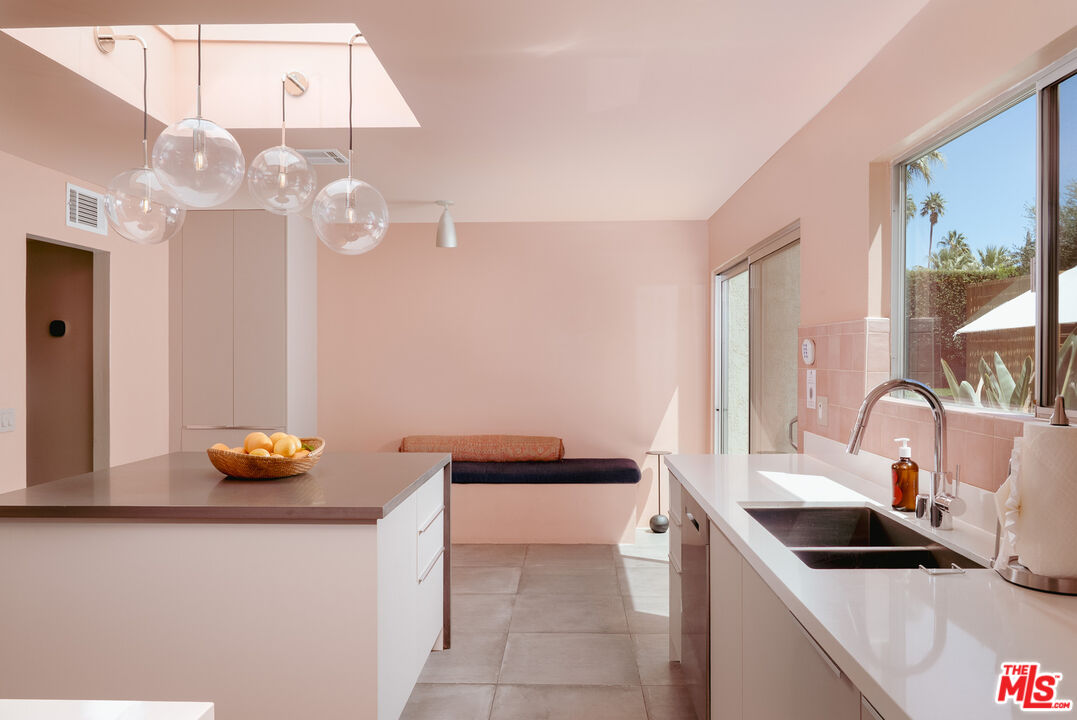 550 North Arquilla Road Palm Springs, CA 92262 - Photo 13 of 51