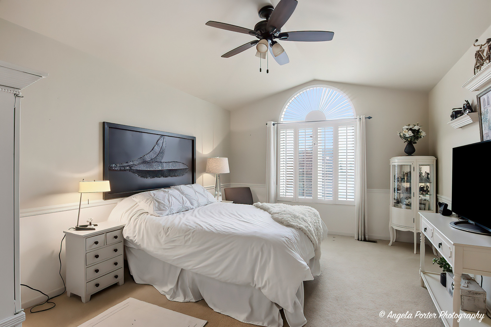 890 Shoreline Road Lake Barrington, IL 60010 - Photo 14 of 42 a bedroom with a bed a tv and wooden floor