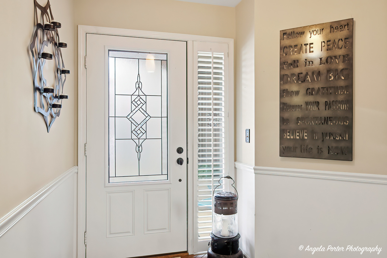 890 Shoreline Road Lake Barrington, IL 60010 - Photo 2 of 42 a bathroom with a window and a shower