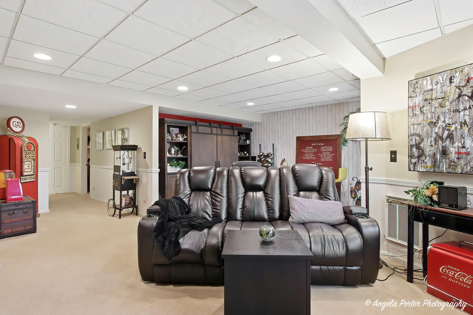 890 Shoreline Road Lake Barrington, IL 60010 - Photo 28 of 42 a living room with furniture kitchen view and a flat screen tv