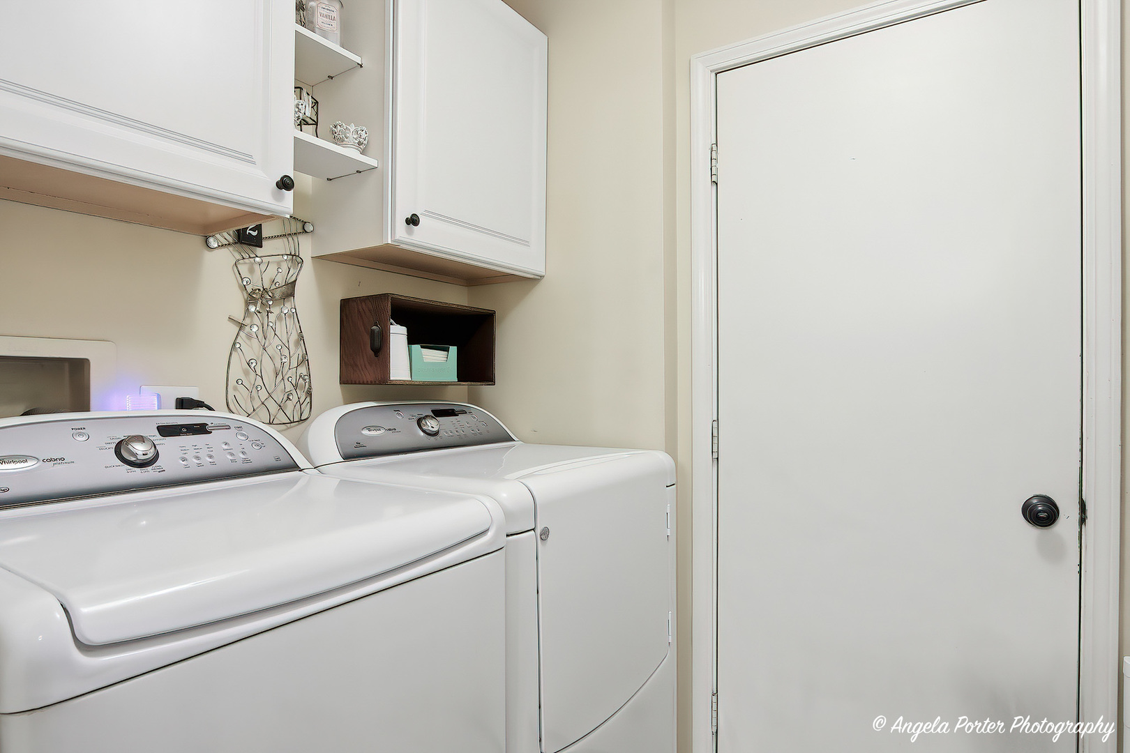 890 Shoreline Road Lake Barrington, IL 60010 - Photo 30 of 42 a utility room with dryer and washer