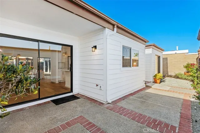 a view of a house with porch